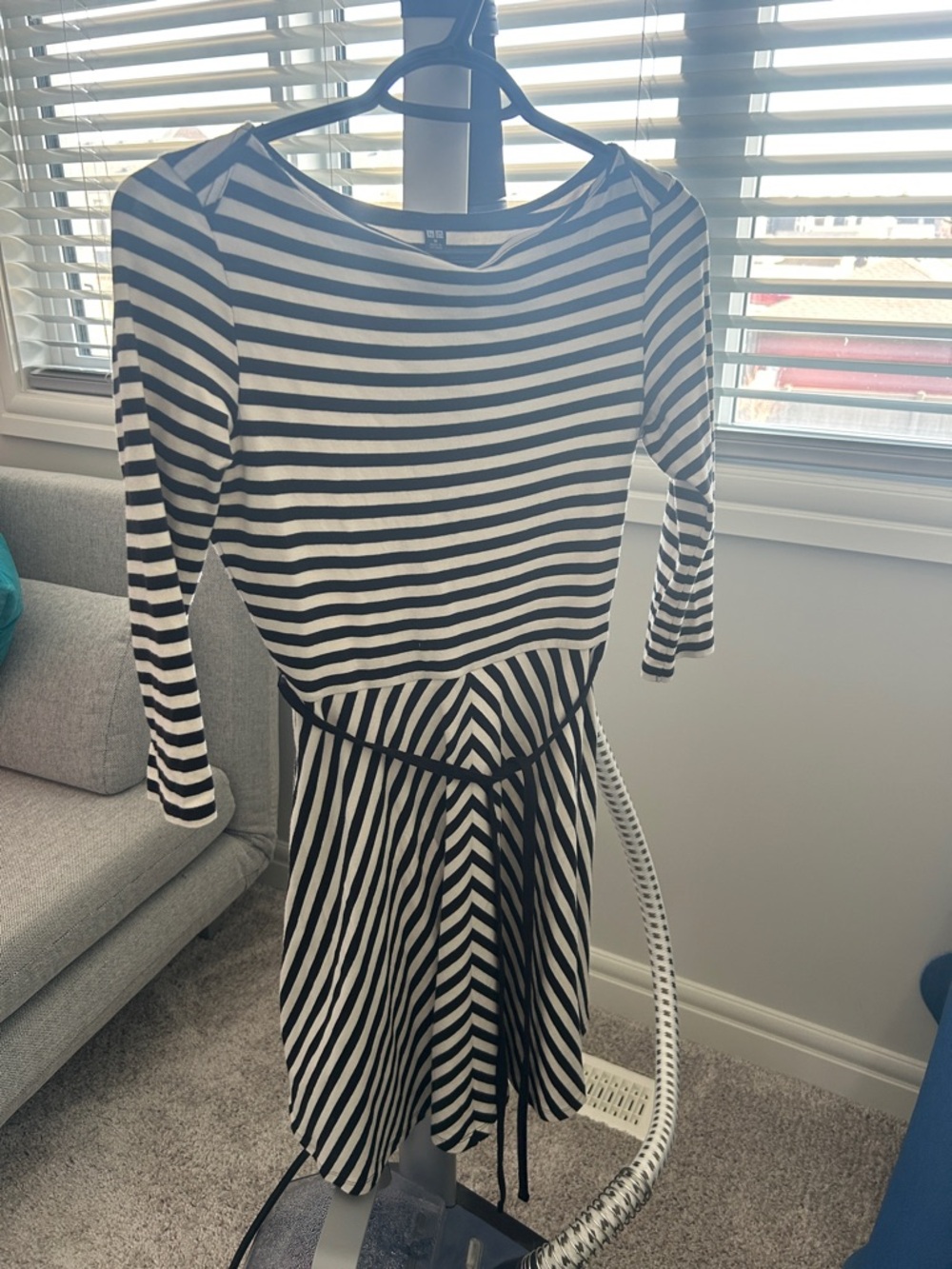 Uniqlo Black and White Striped 3/4 Sleeve Fitted Dress